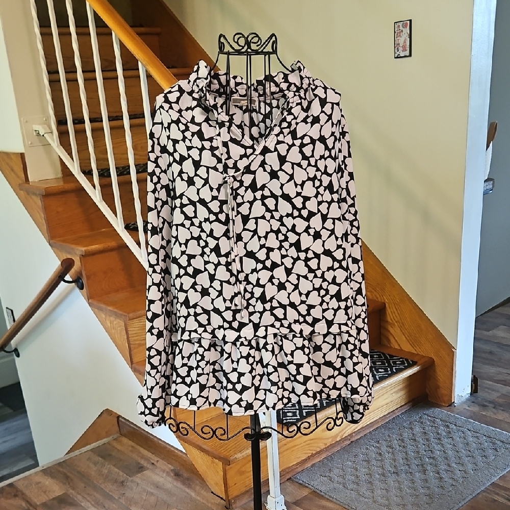 👚Pleione Monochrome Heart Pattern Blouse